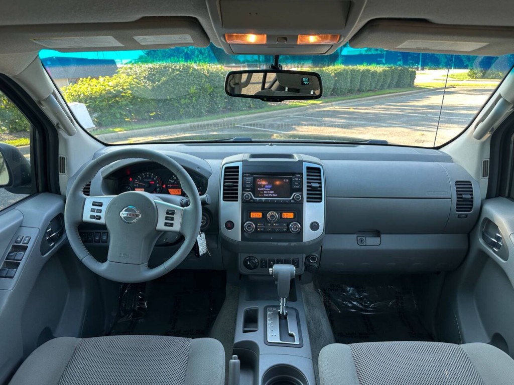 2016 Nissan Frontier Image 11