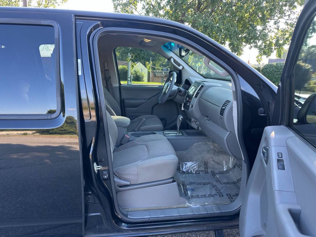 2016 Nissan Frontier Image 12