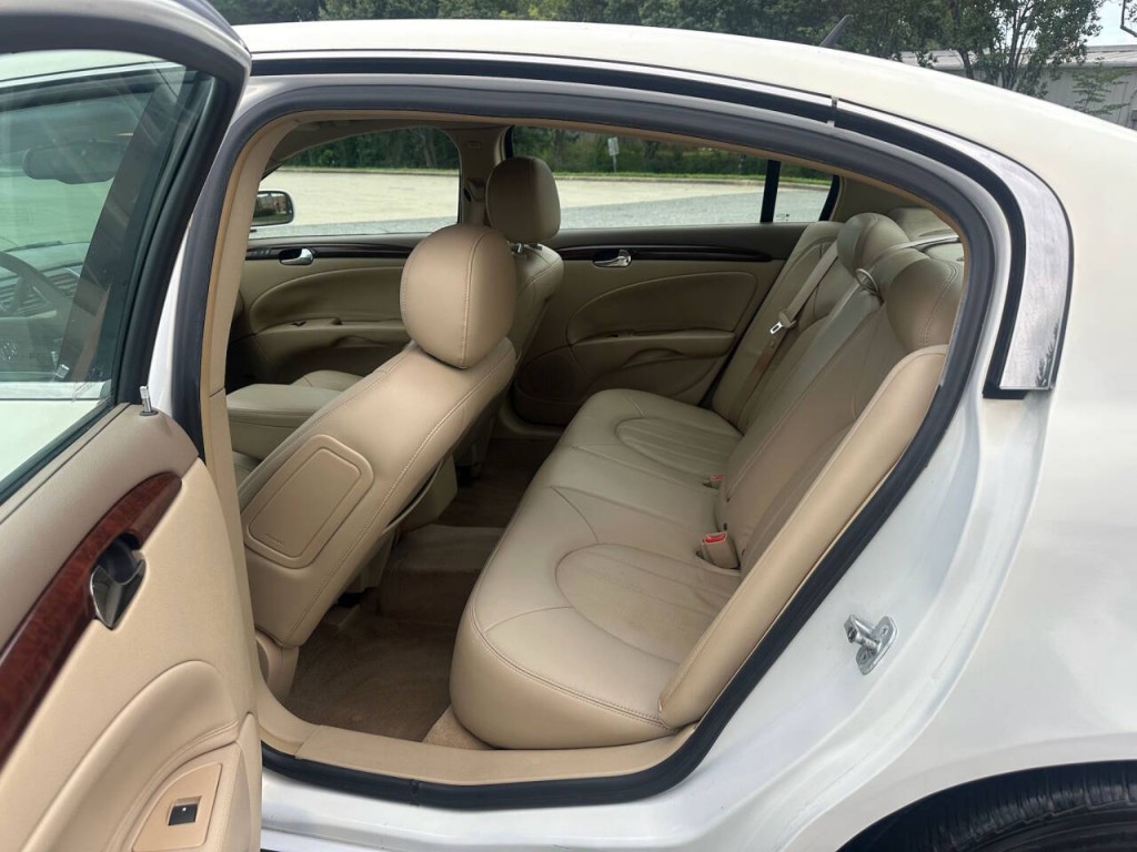 2006 Buick Lucerne Image 9