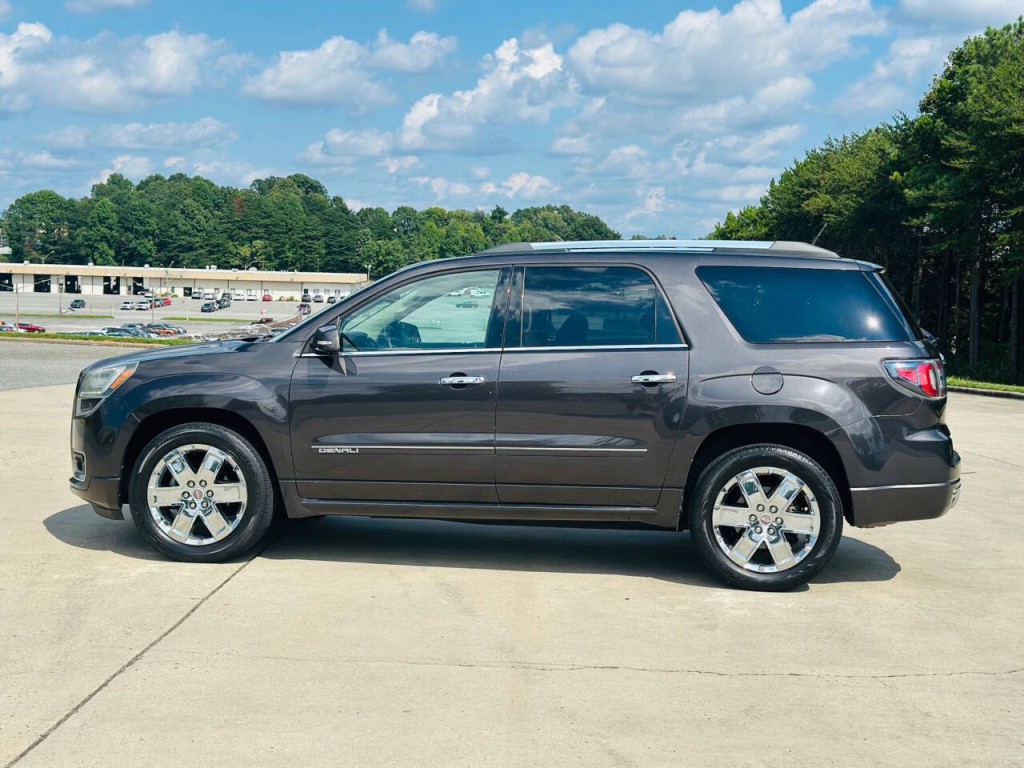 2016 GMC Acadia Image 2