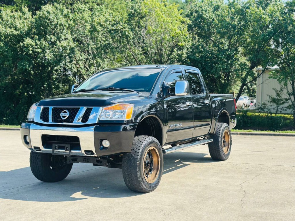 2015 Nissan Titan Image 1