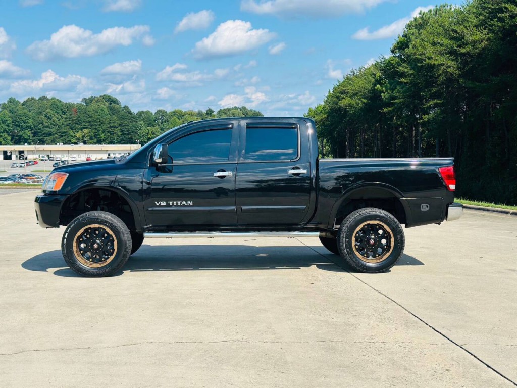 2015 Nissan Titan Image 2