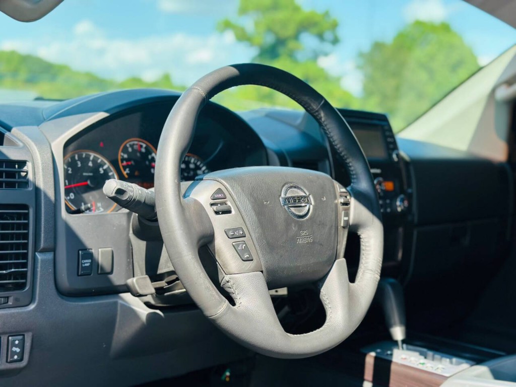 2015 Nissan Titan Image 7