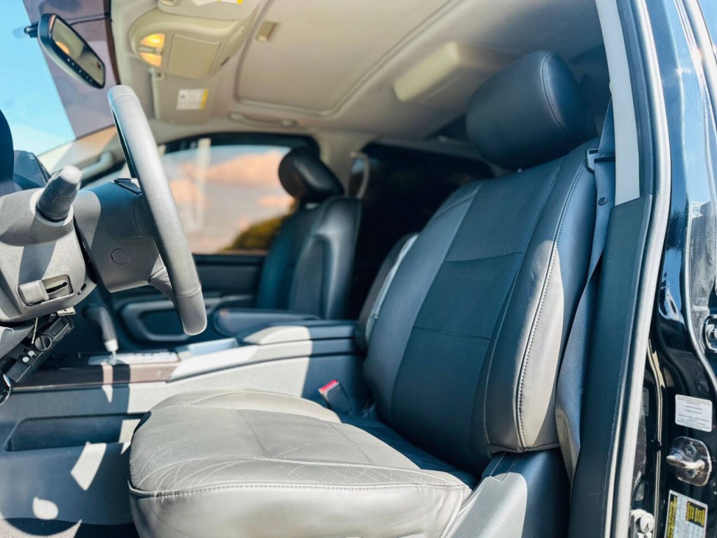 2015 Nissan Titan Image 8