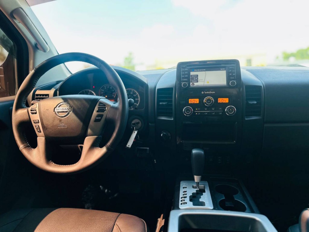 2015 Nissan Titan Image 10