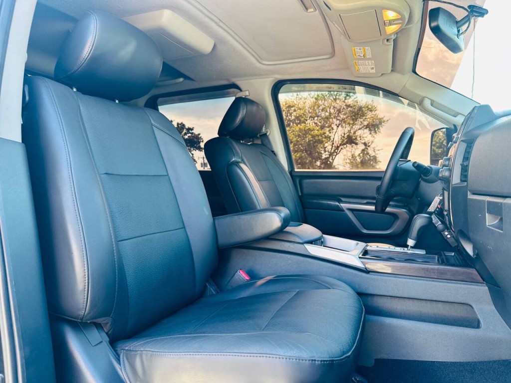 2015 Nissan Titan Image 11