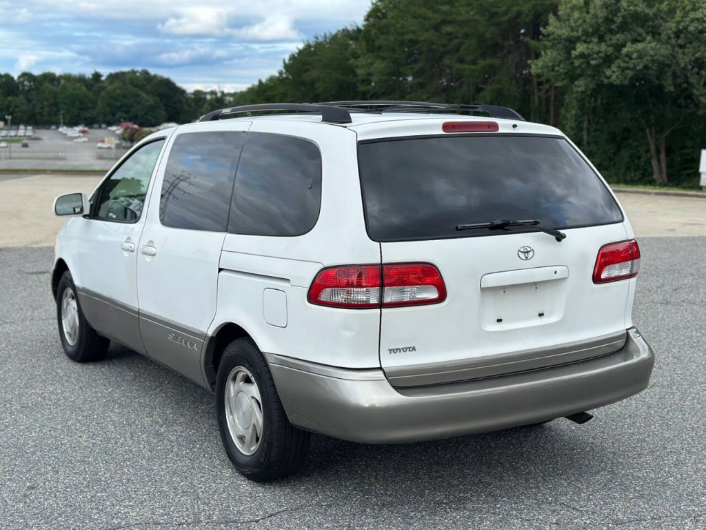 2002 Toyota Sienna Image 3