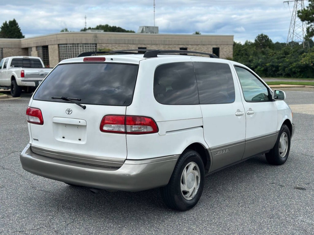 2002 Toyota Sienna Image 5