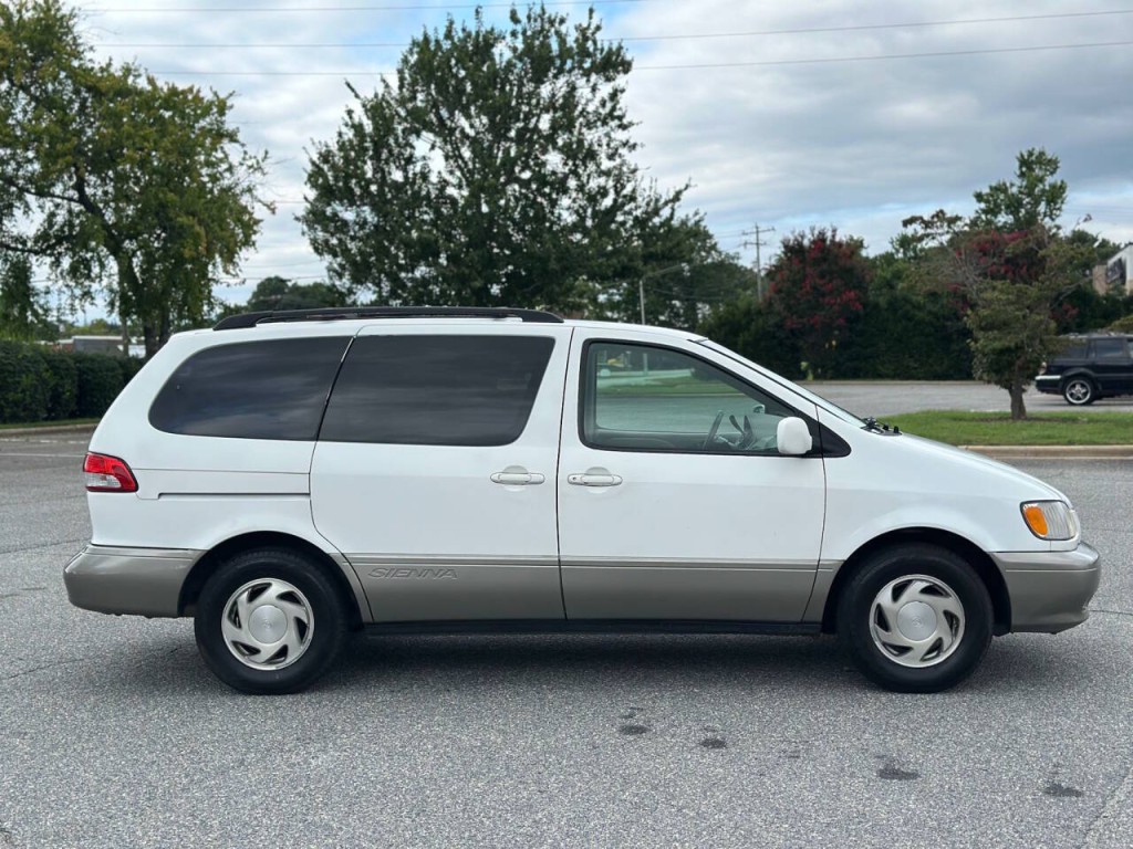 2002 Toyota Sienna Image 6
