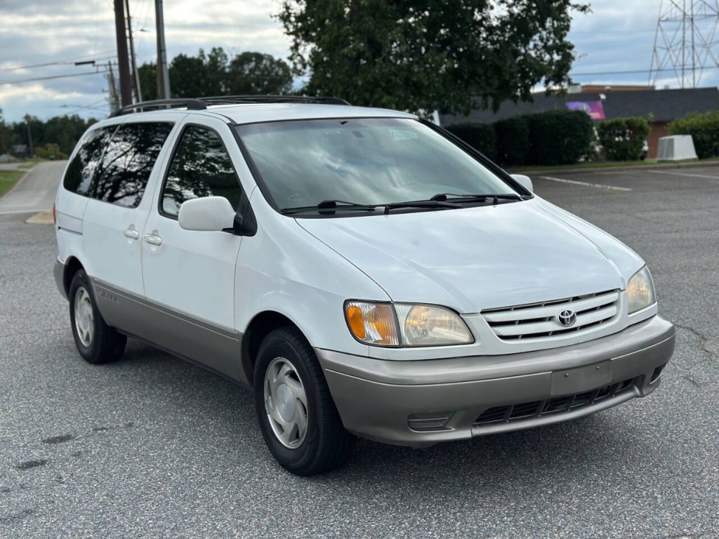 2002 Toyota Sienna Image 7