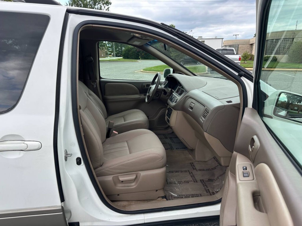2002 Toyota Sienna Image 10