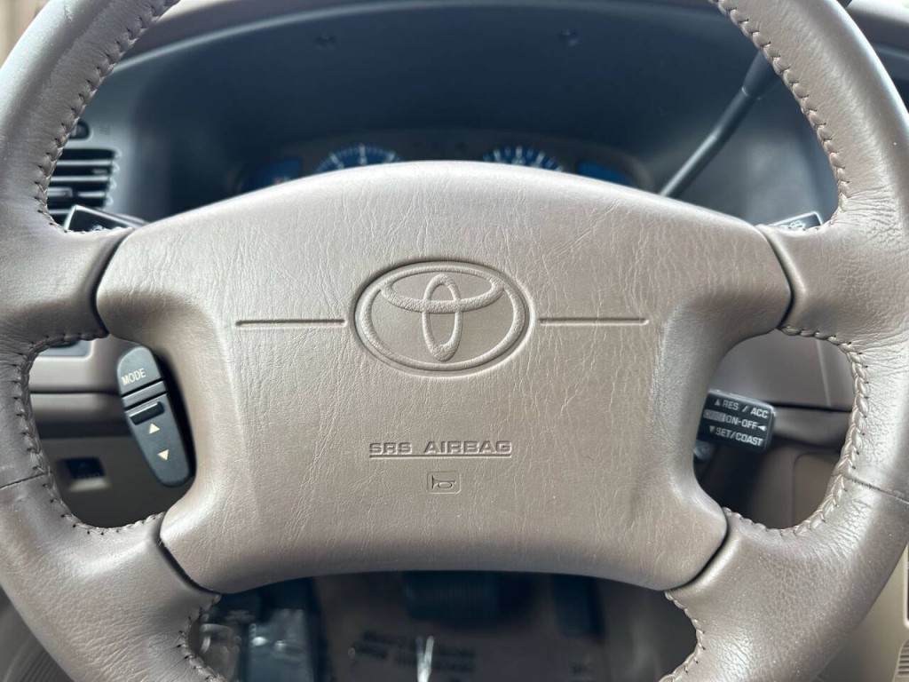 2002 Toyota Sienna Image 11