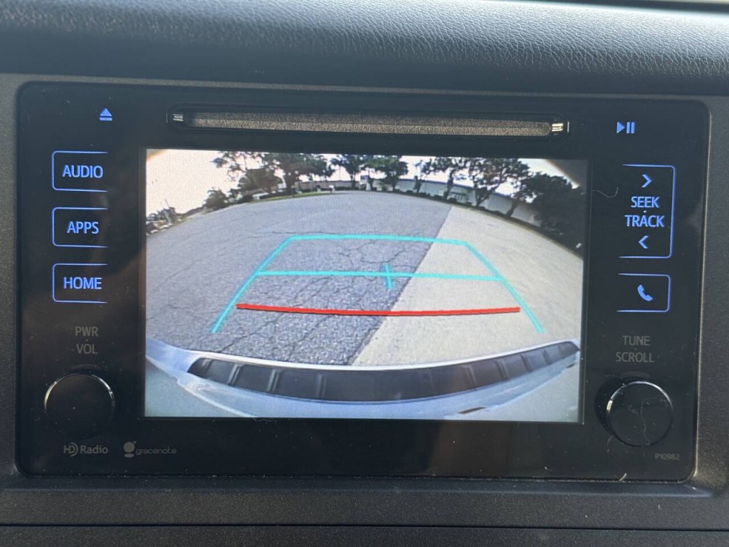 2015 Toyota Sienna Image 16