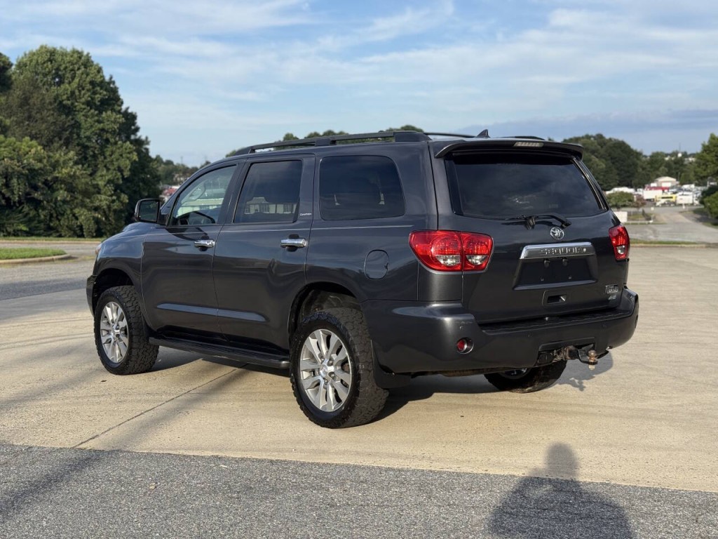 2015 Toyota Sequoia Image 3