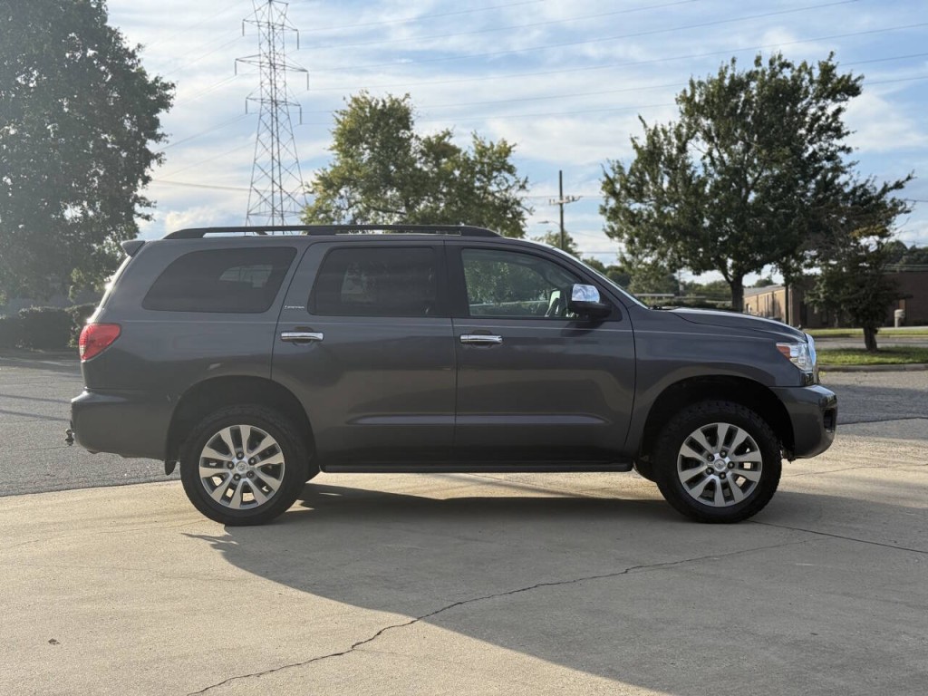 2015 Toyota Sequoia Image 6