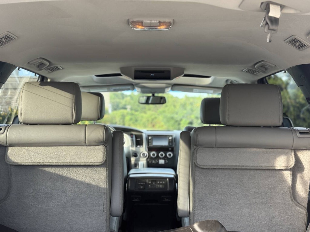 2015 Toyota Sequoia Image 14