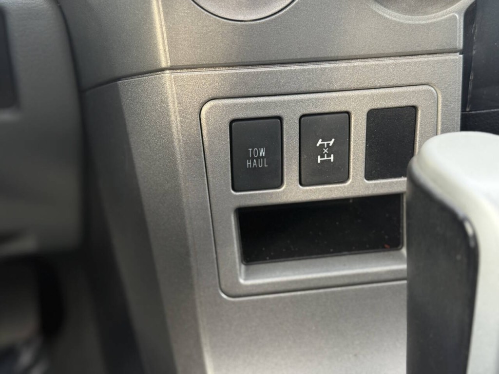 2015 Toyota Sequoia Image 15