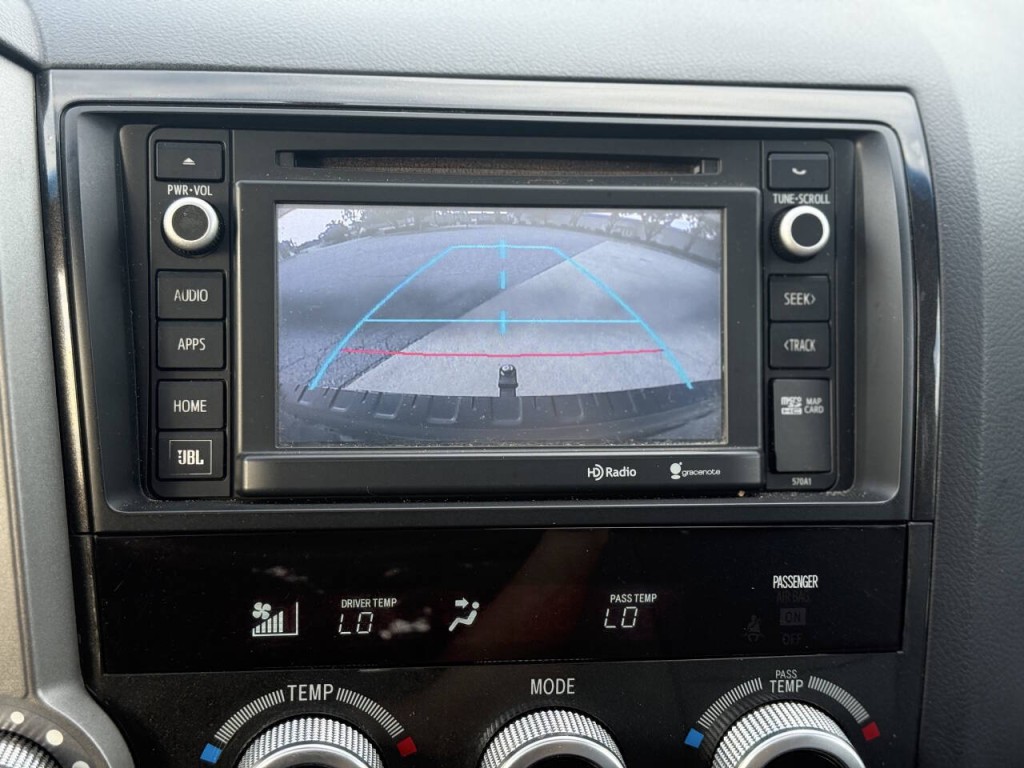 2015 Toyota Sequoia Image 18