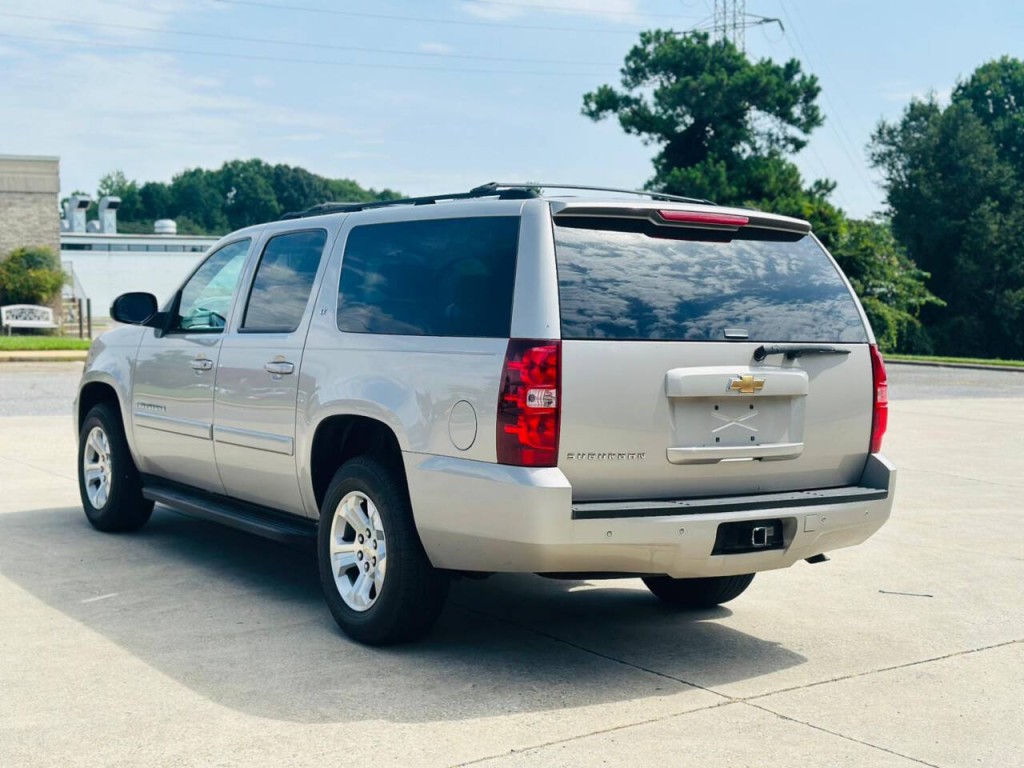 2007 Chevrolet Suburban Image 3