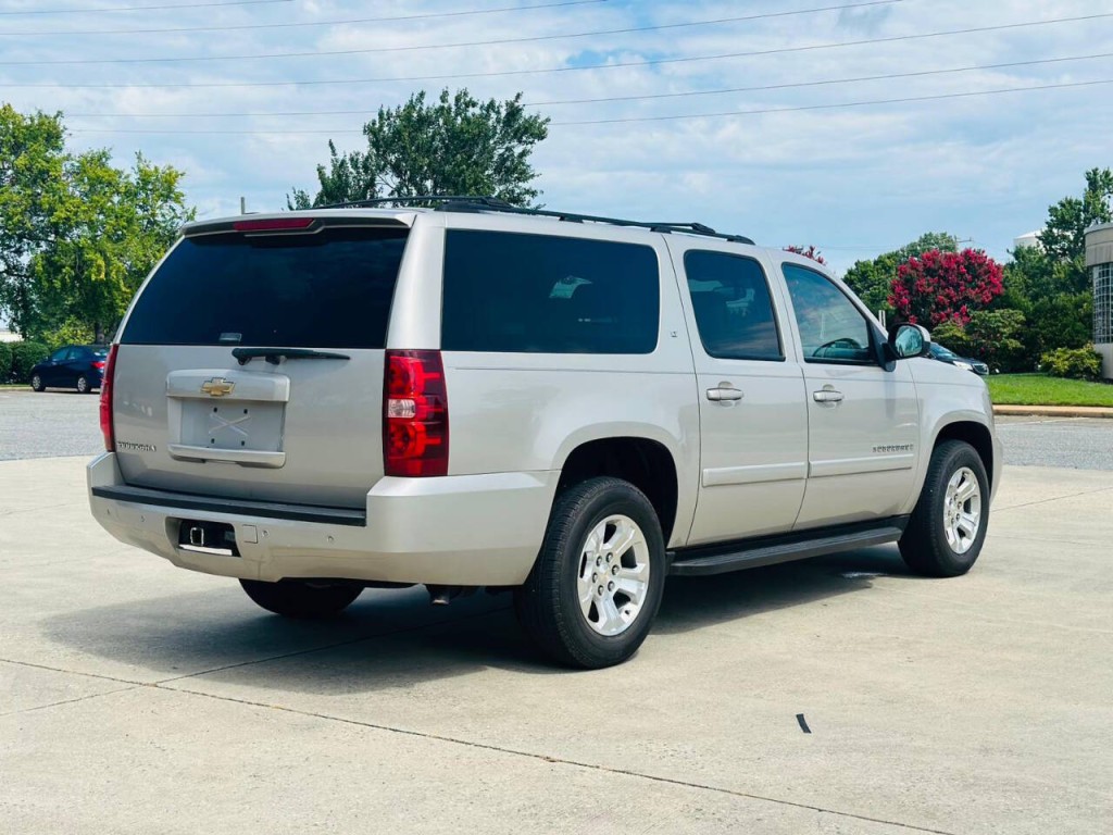 2007 Chevrolet Suburban Image 4
