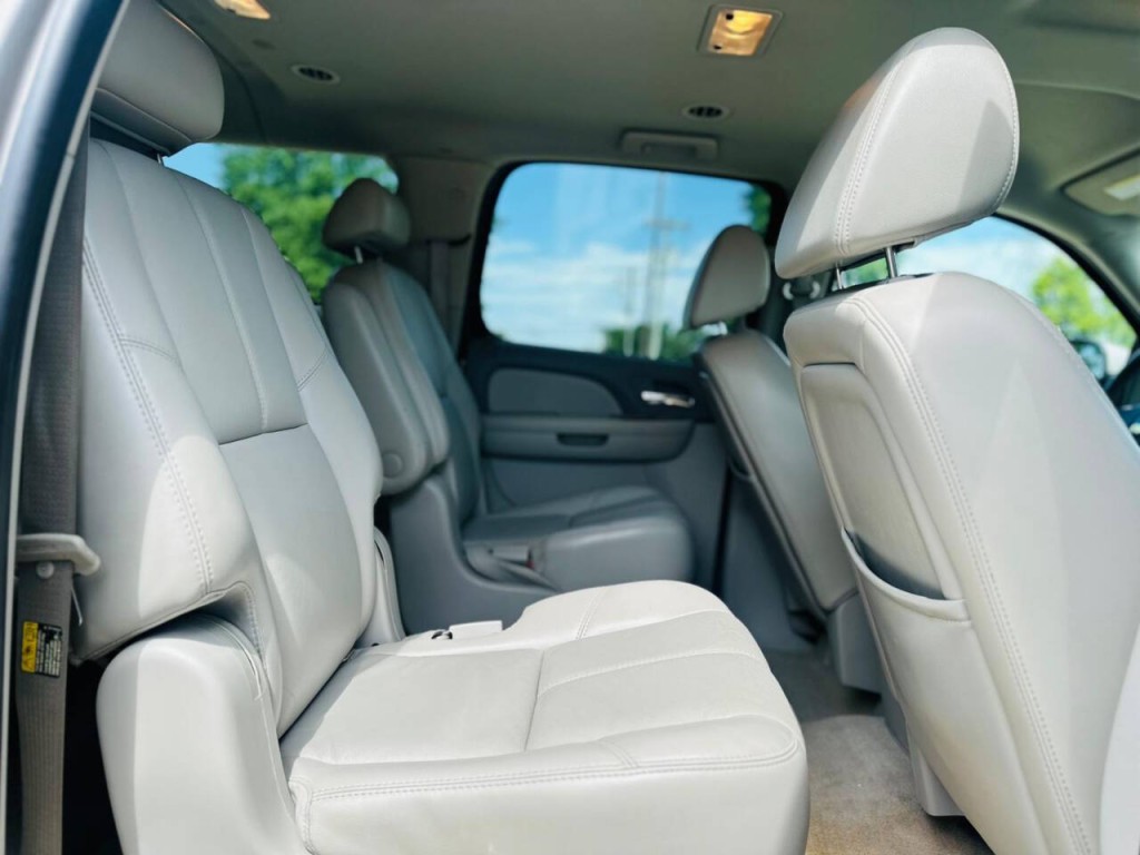 2007 Chevrolet Suburban Image 10