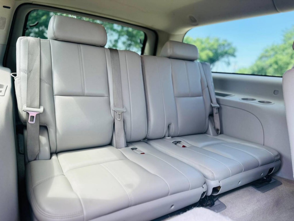 2007 Chevrolet Suburban Image 11