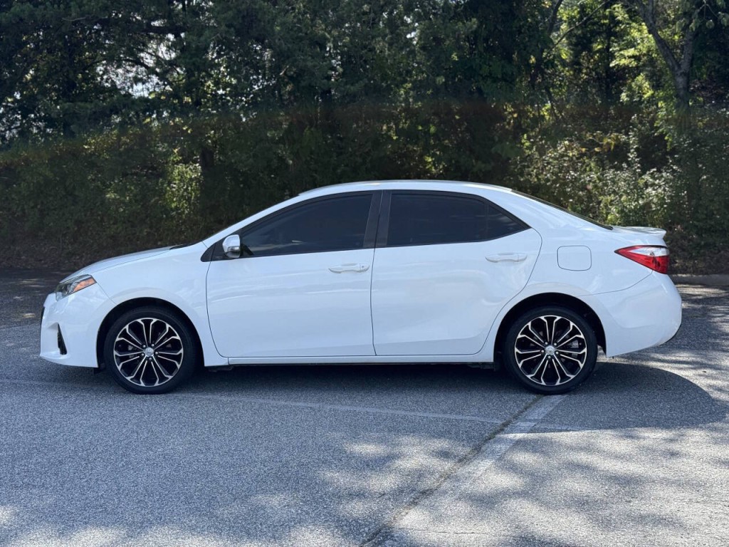 2015 Toyota Corolla Image 2