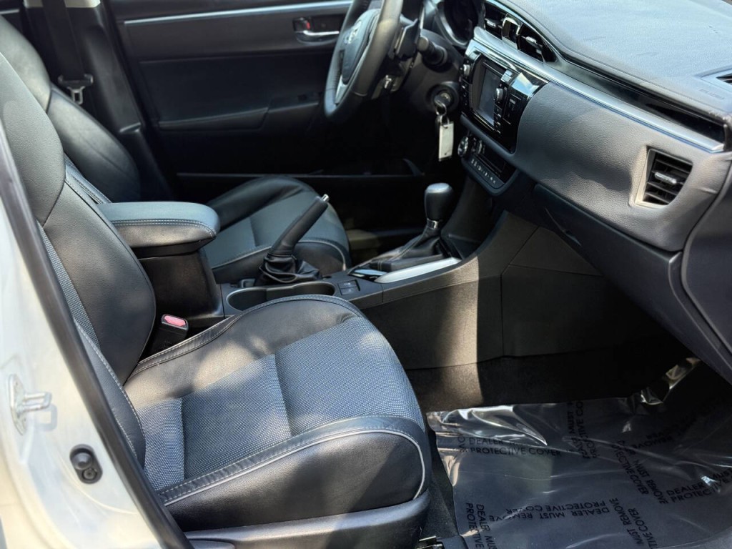 2015 Toyota Corolla Image 12