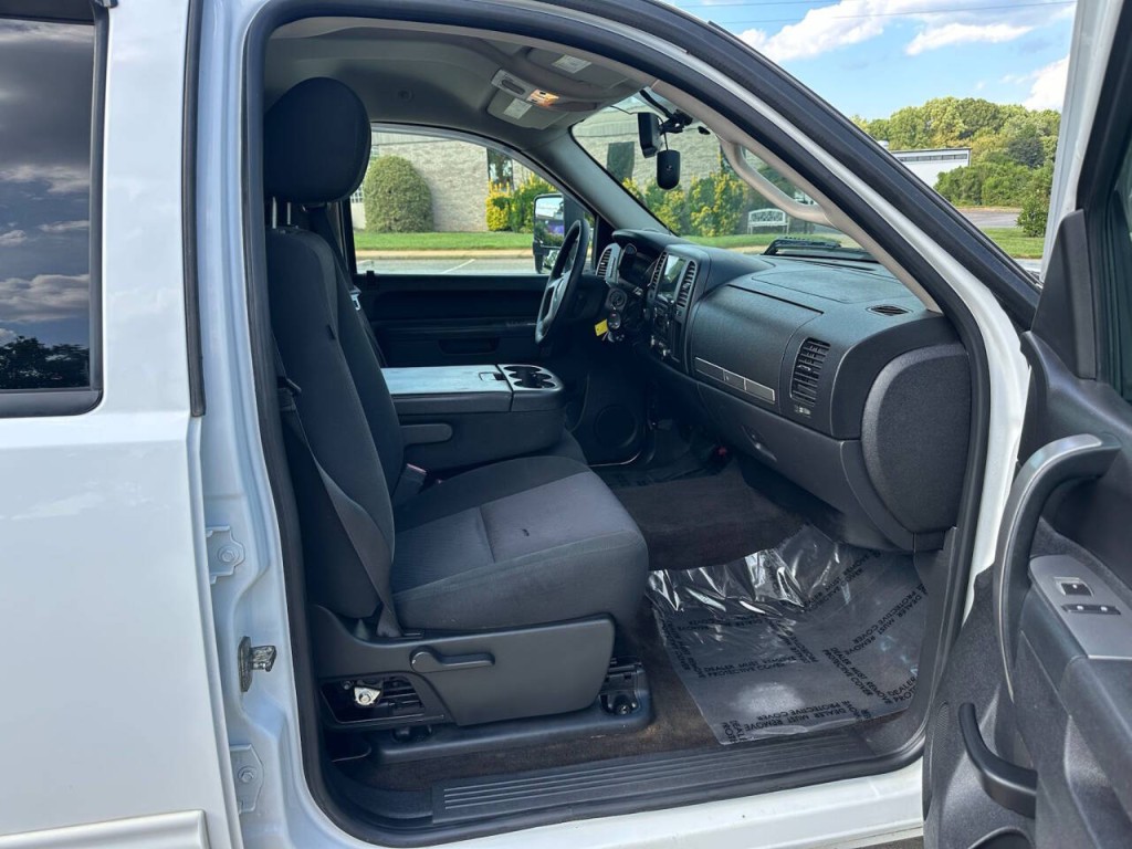 2011 GMC Sierra 1500 Image 12