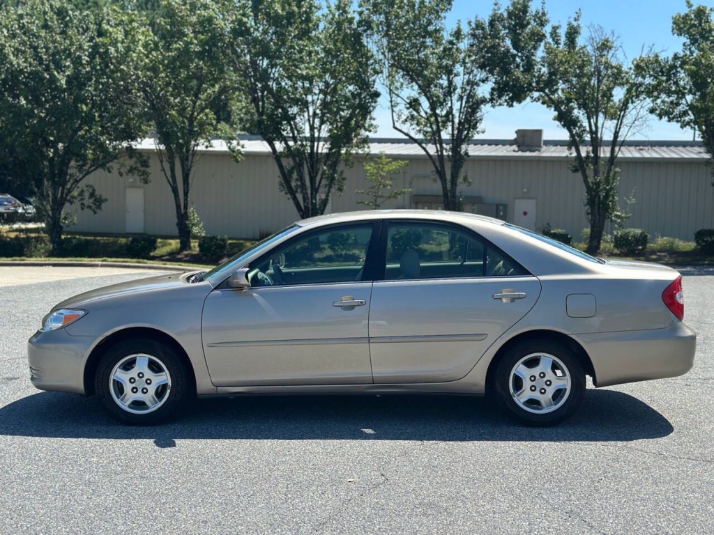 2003 Toyota Camry Image 2
