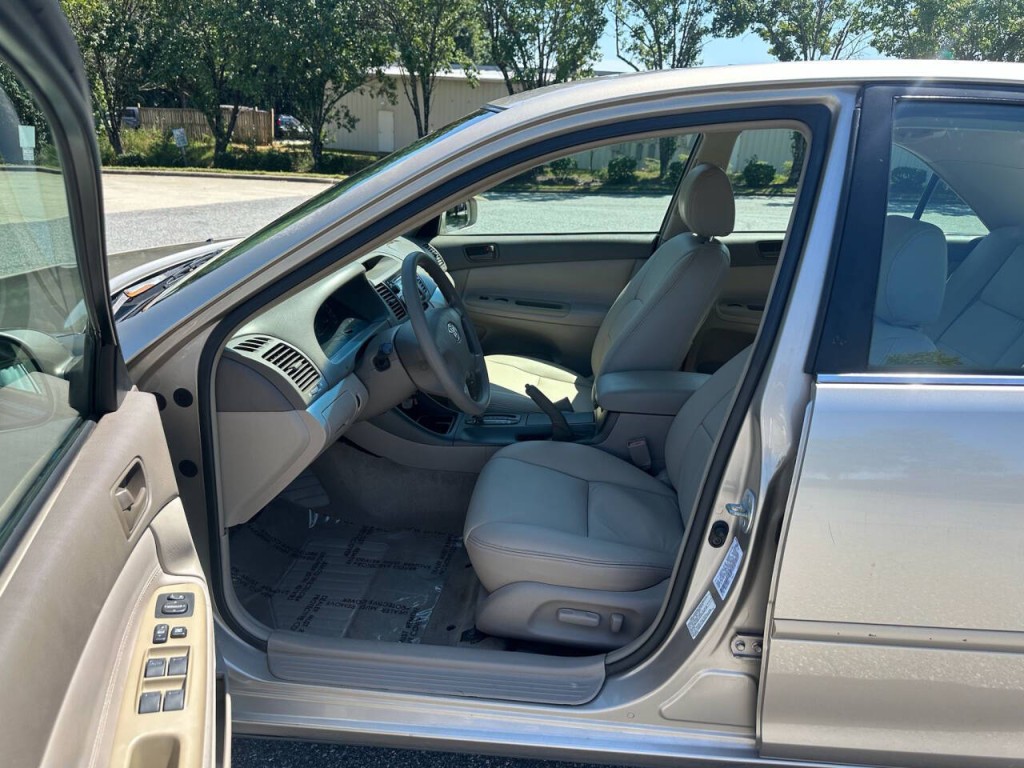2003 Toyota Camry Image 8