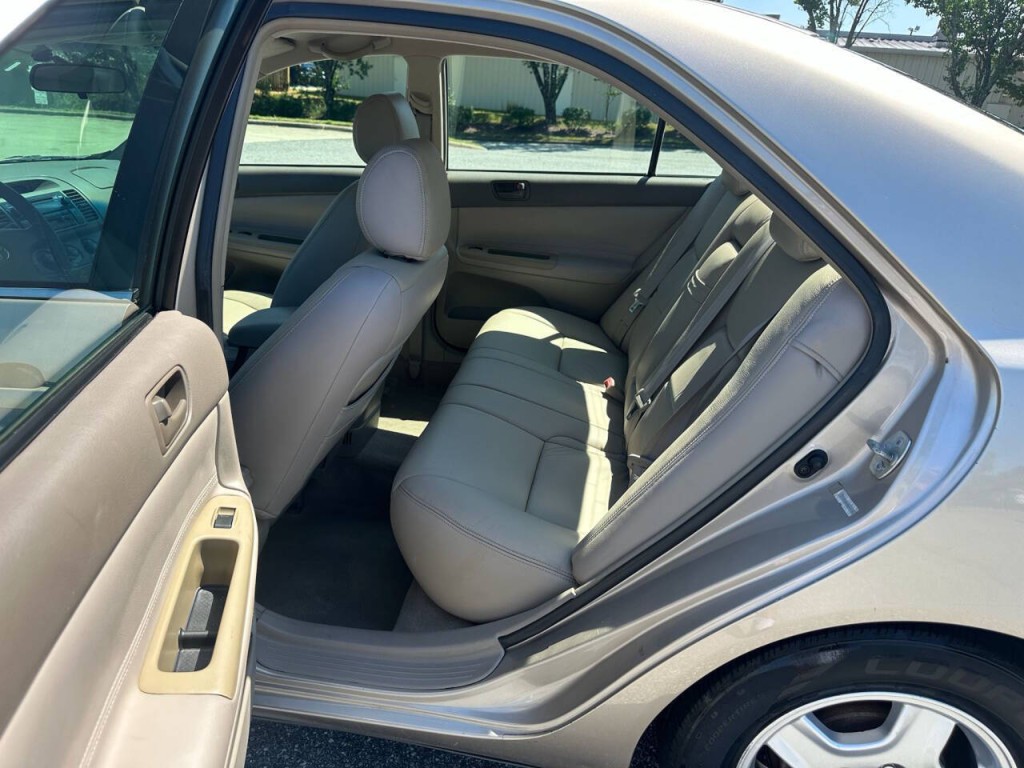 2003 Toyota Camry Image 9