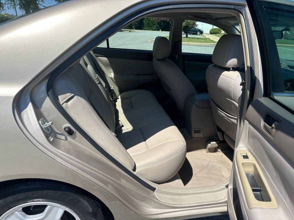 2003 Toyota Camry Image 10
