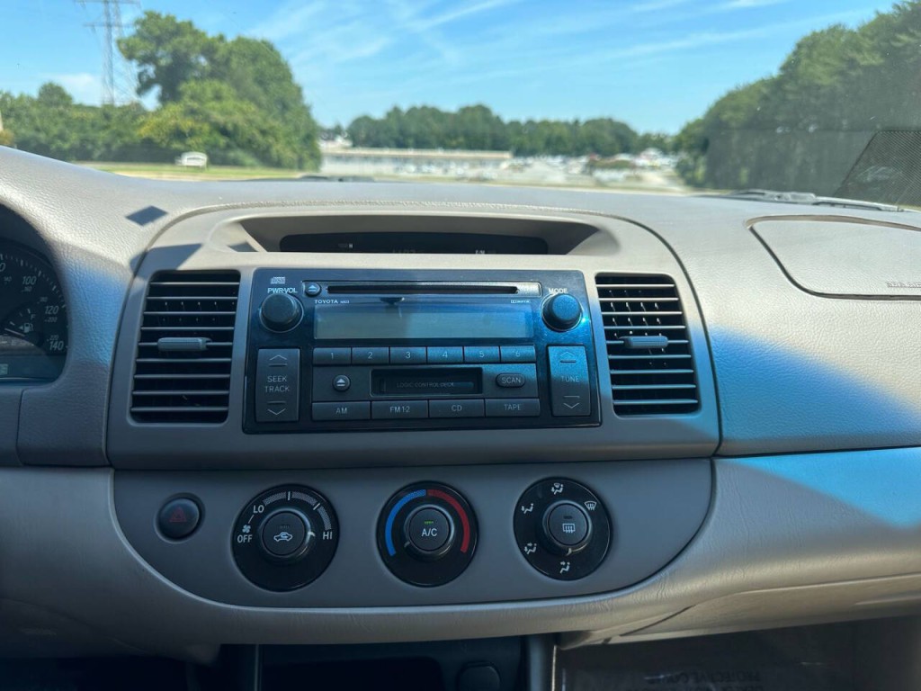 2003 Toyota Camry Image 12