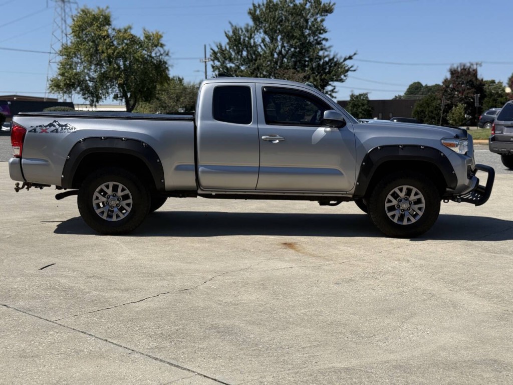 2017 Toyota Tacoma Image 6