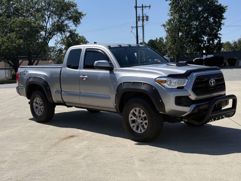 2017 Toyota Tacoma Image 7
