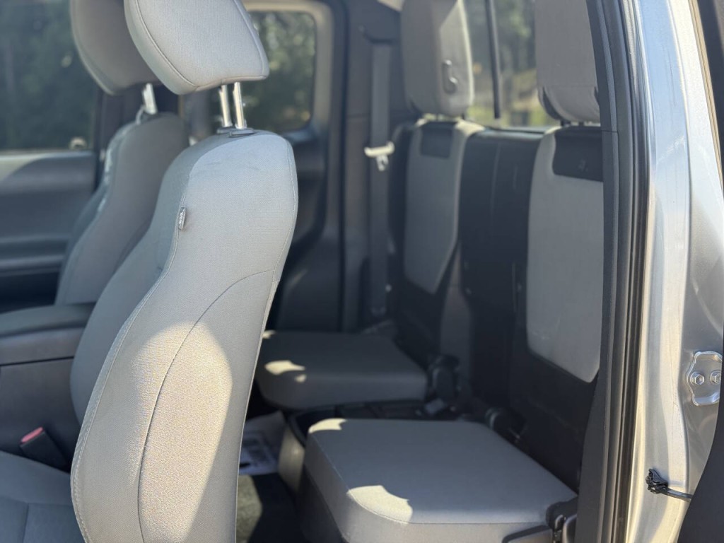 2017 Toyota Tacoma Image 9