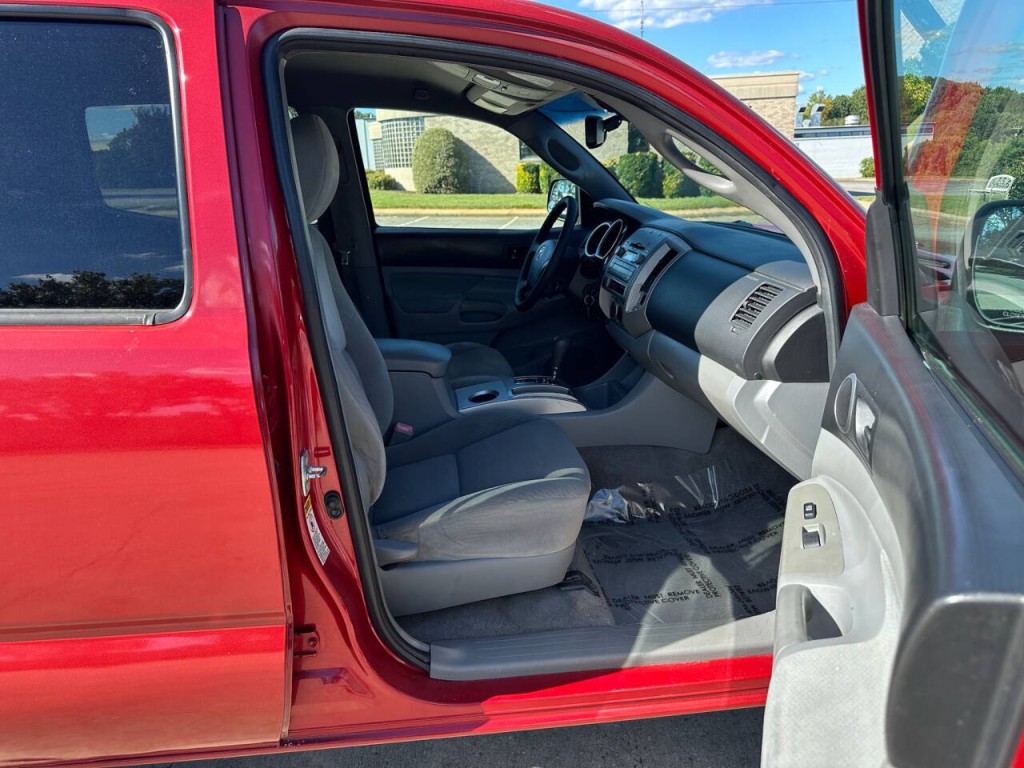 2010 Toyota Tacoma Image 12