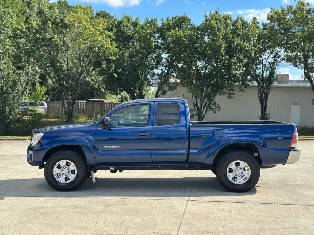 2015 Toyota Tacoma Image 2