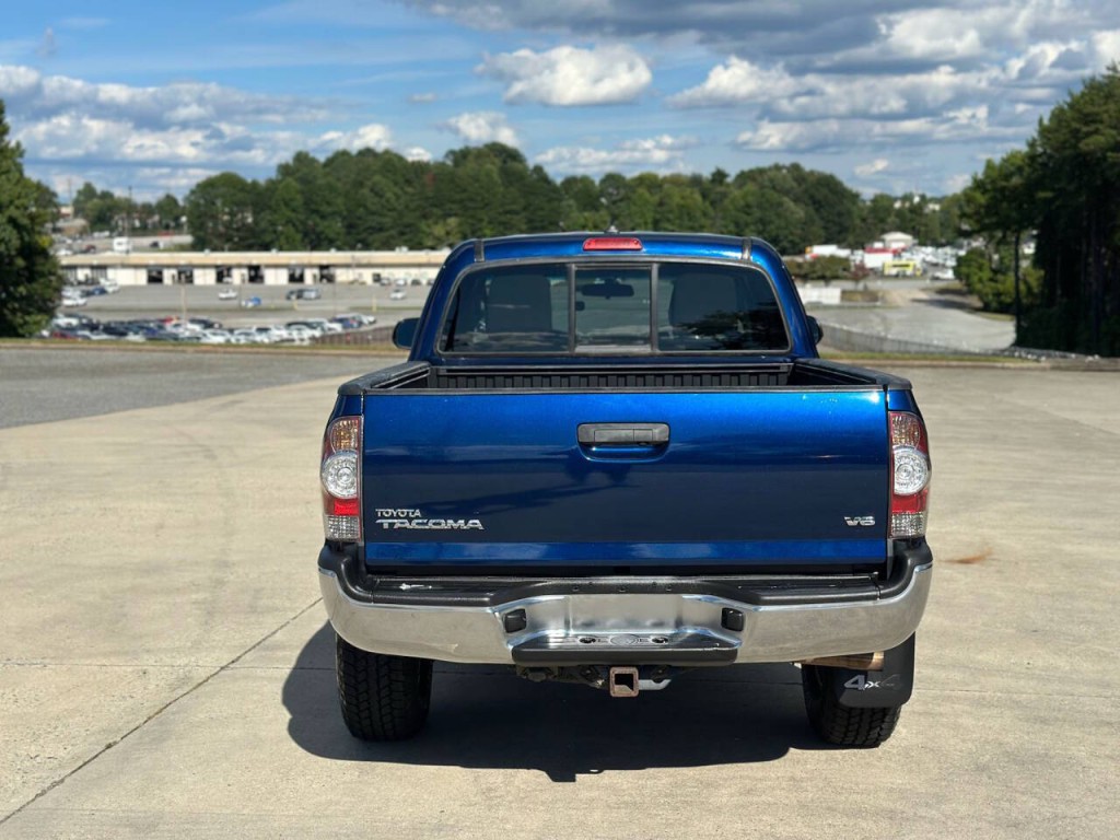 2015 Toyota Tacoma Image 4