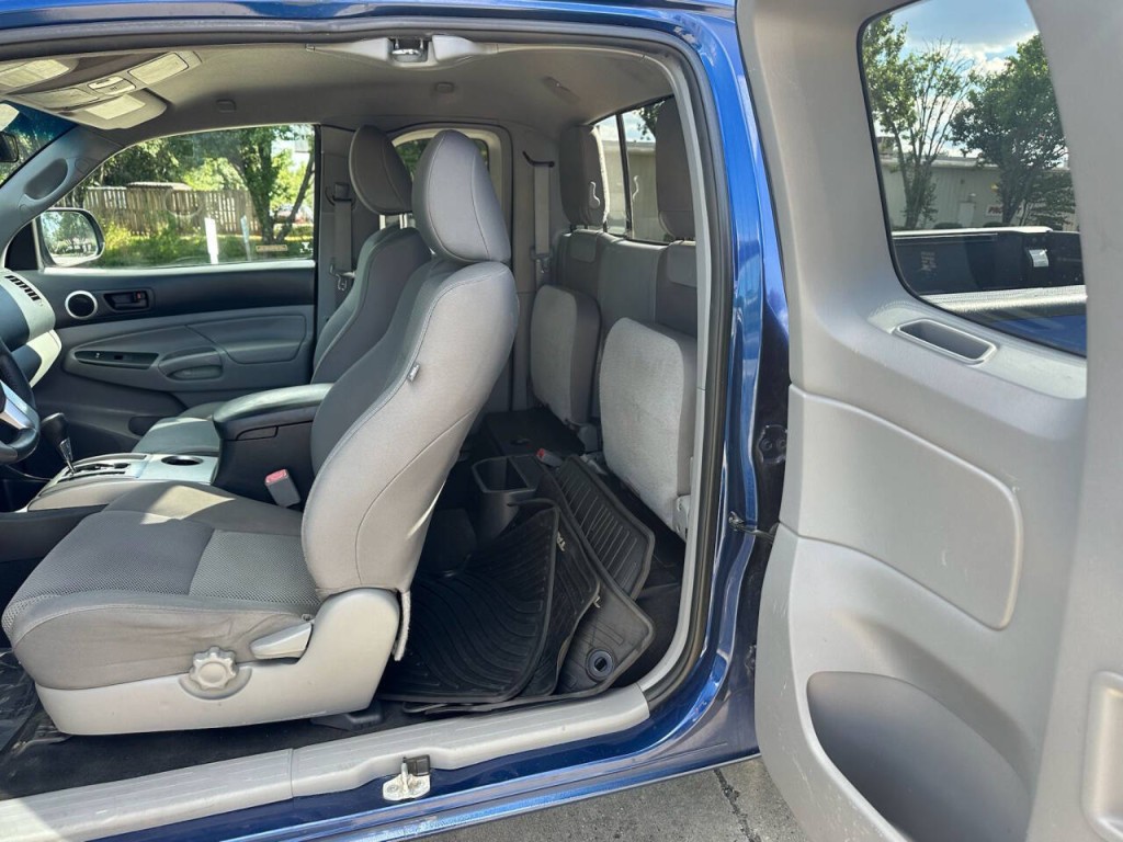 2015 Toyota Tacoma Image 9