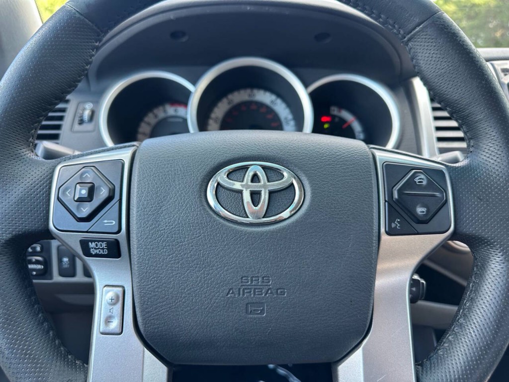 2015 Toyota Tacoma Image 12