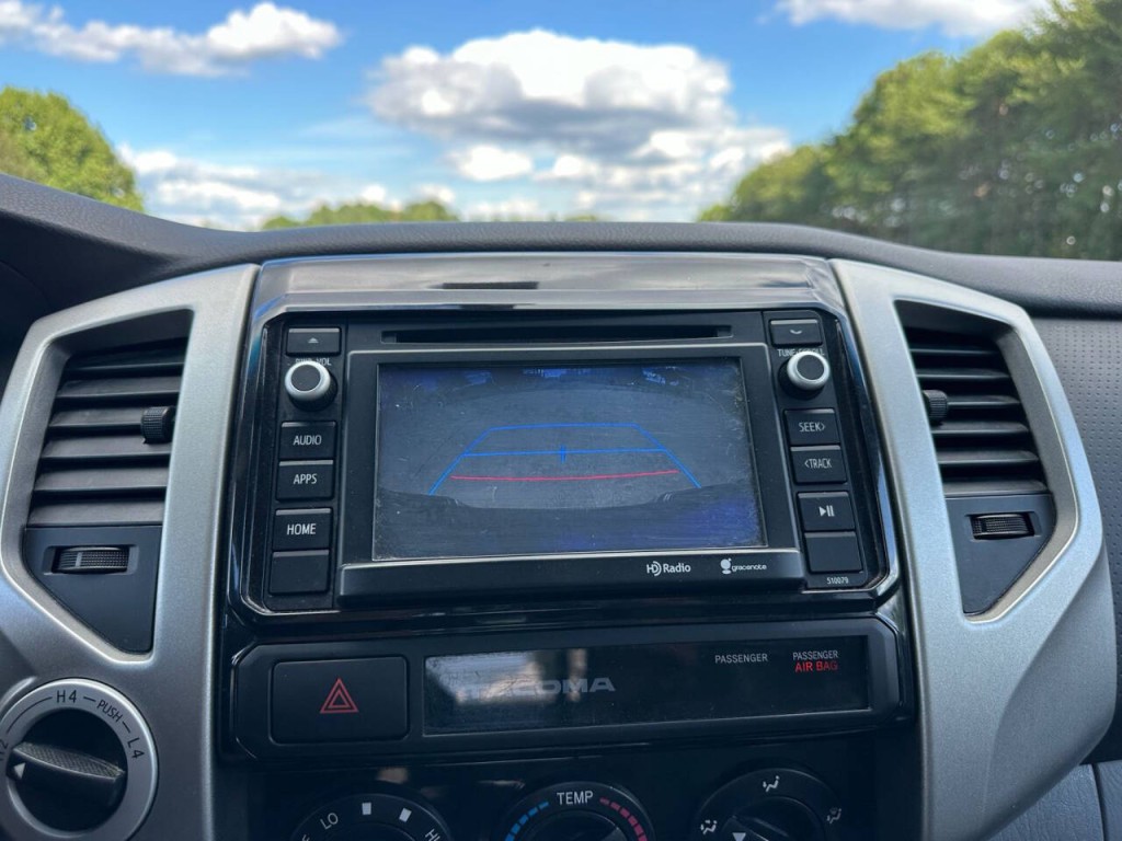 2015 Toyota Tacoma Image 13