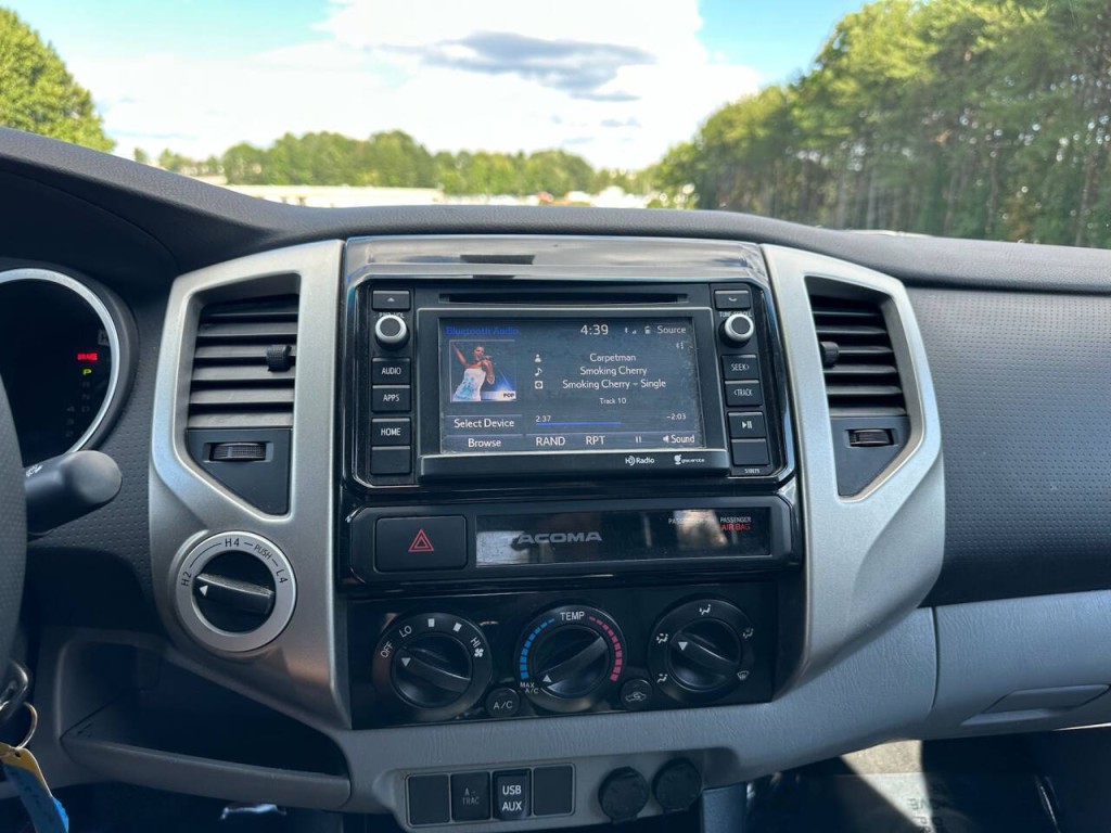 2015 Toyota Tacoma Image 14