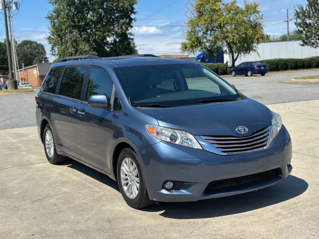 2015 Toyota Sienna Image 7