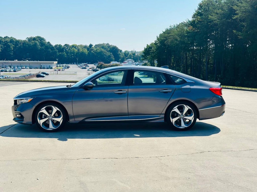 2018 Honda Accord Image 2