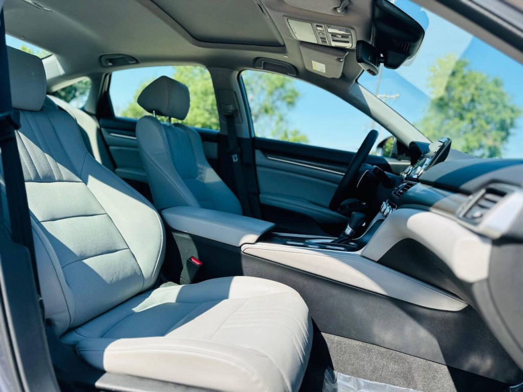 2018 Honda Accord Image 12