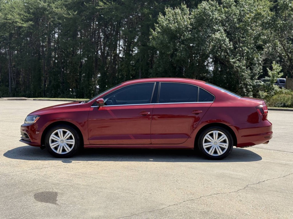 2017 Volkswagen Jetta Image 2