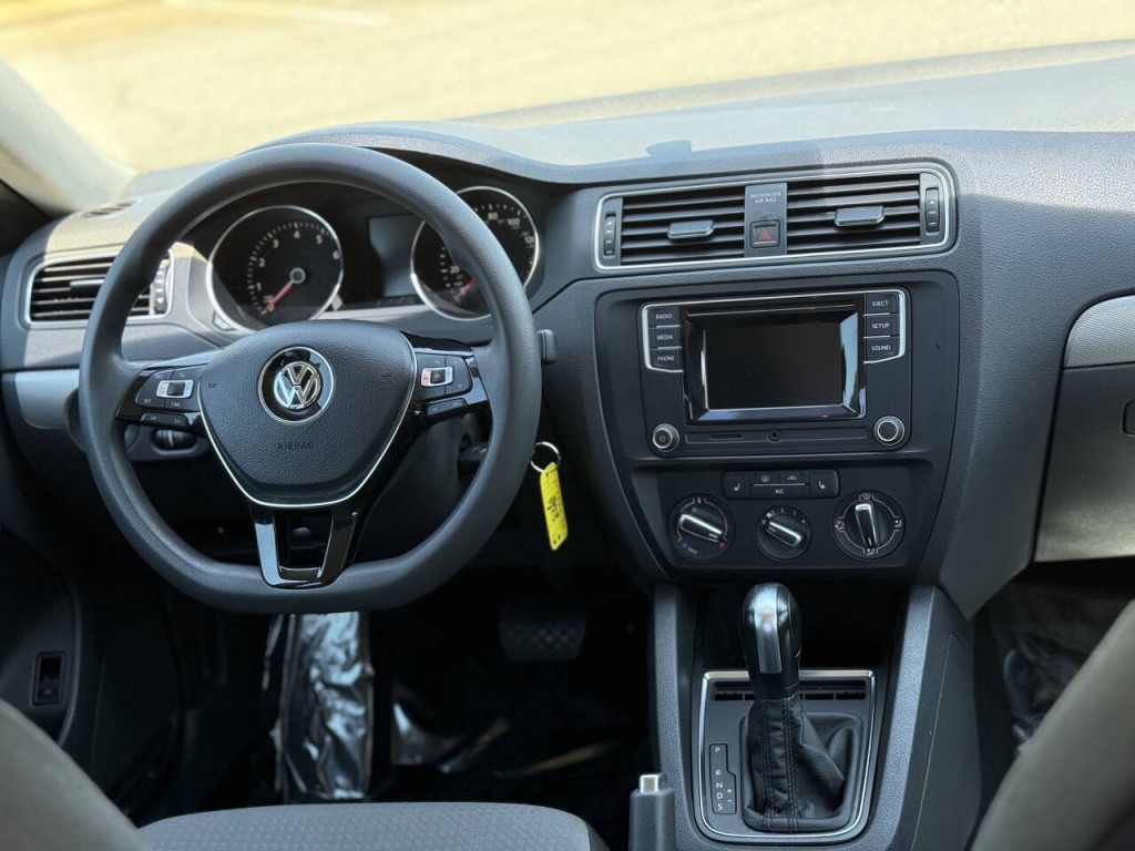 2017 Volkswagen Jetta Image 11