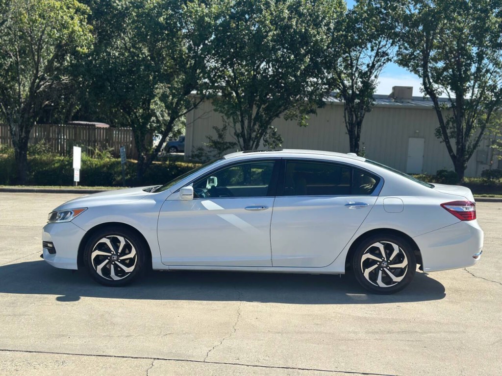 2016 Honda Accord Image 2